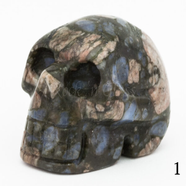 lianite skull carving healing crystals left1 700x700