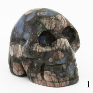 lianite skull carving healing crystals right1 700x700